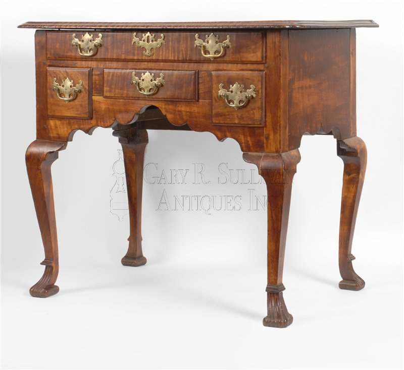 Early Queen Anne dressing table, Boston 1725-40