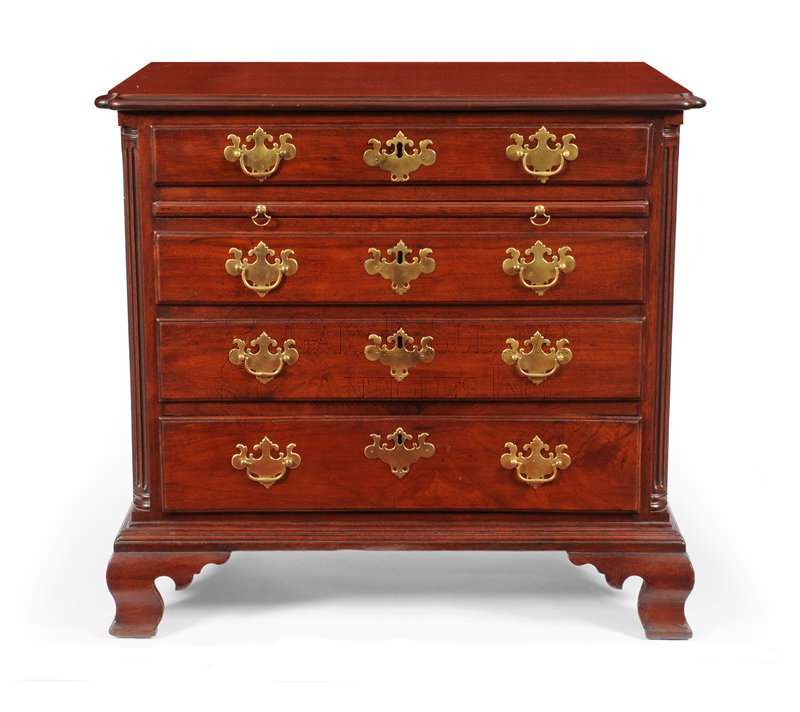 Chippendale walnut bachelor's chest (Philadelphia, PA)