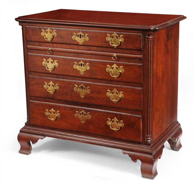 Chippendale walnut bachelor's chest (Philadelphia, PA)